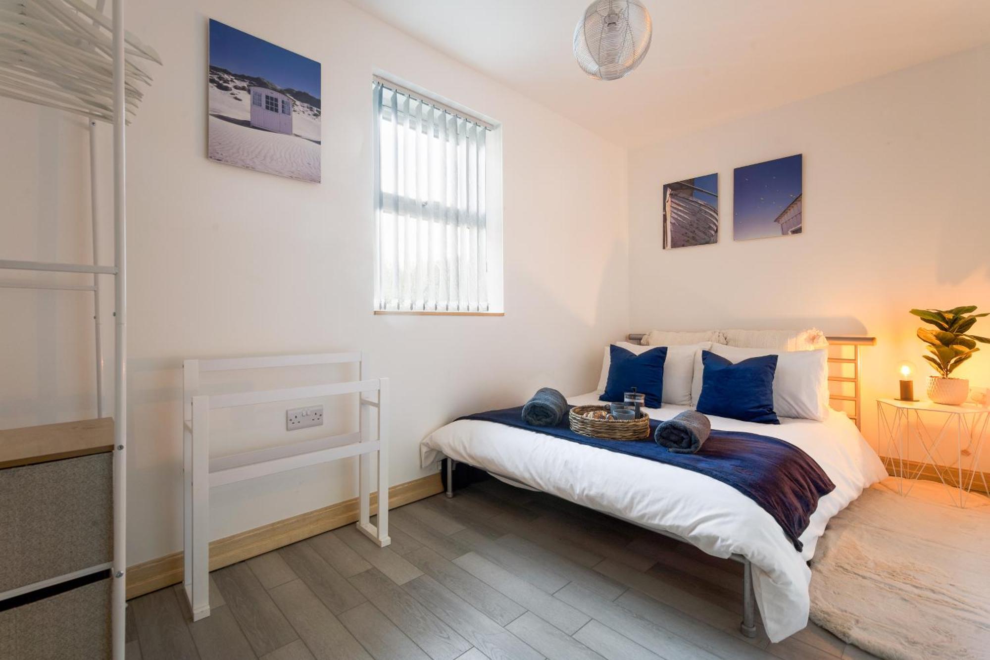 Large, Newly Renovated, Three Bedroom Town Centre Split Level Apartment With Free Parking, Sleeps Seven - Walking Distance To Beach Bournemouth Exterior foto
