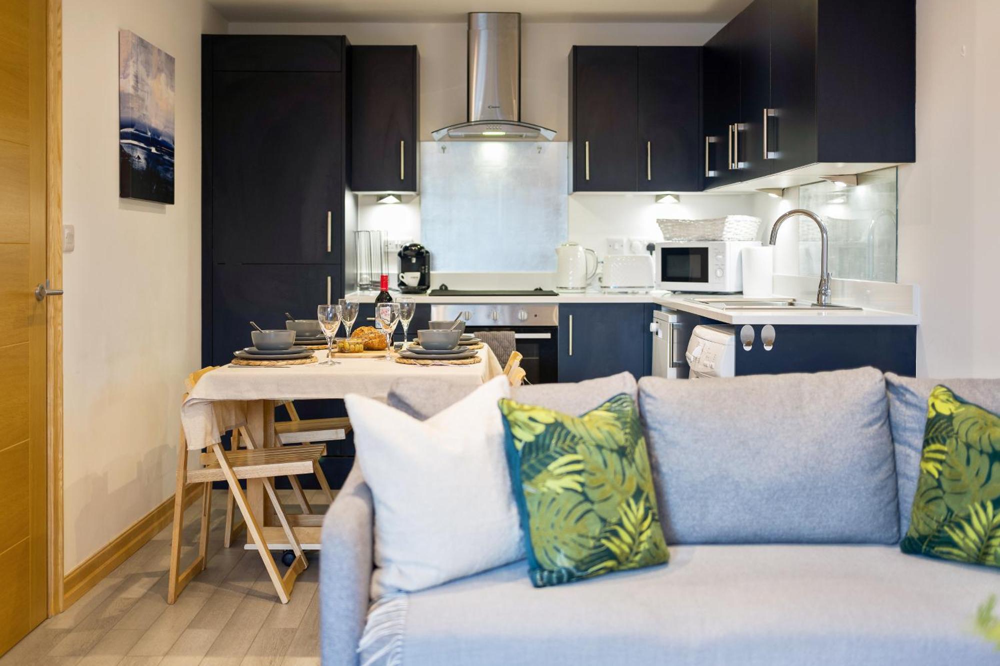 Large, Newly Renovated, Three Bedroom Town Centre Split Level Apartment With Free Parking, Sleeps Seven - Walking Distance To Beach Bournemouth Exterior foto