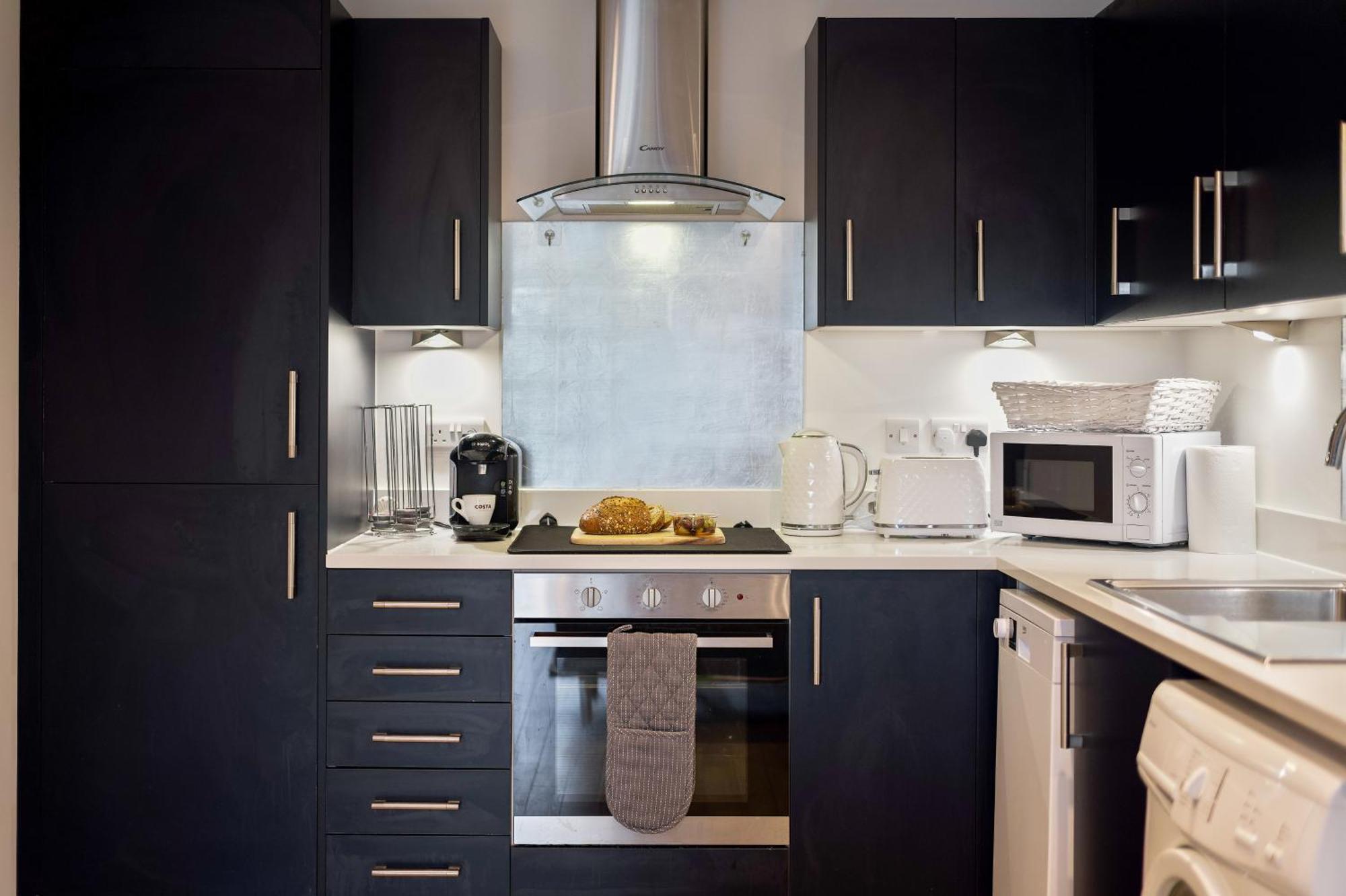 Large, Newly Renovated, Three Bedroom Town Centre Split Level Apartment With Free Parking, Sleeps Seven - Walking Distance To Beach Bournemouth Exterior foto