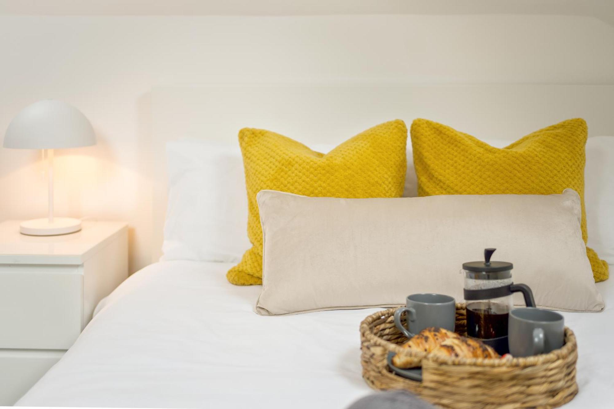 Large, Newly Renovated, Three Bedroom Town Centre Split Level Apartment With Free Parking, Sleeps Seven - Walking Distance To Beach Bournemouth Exterior foto